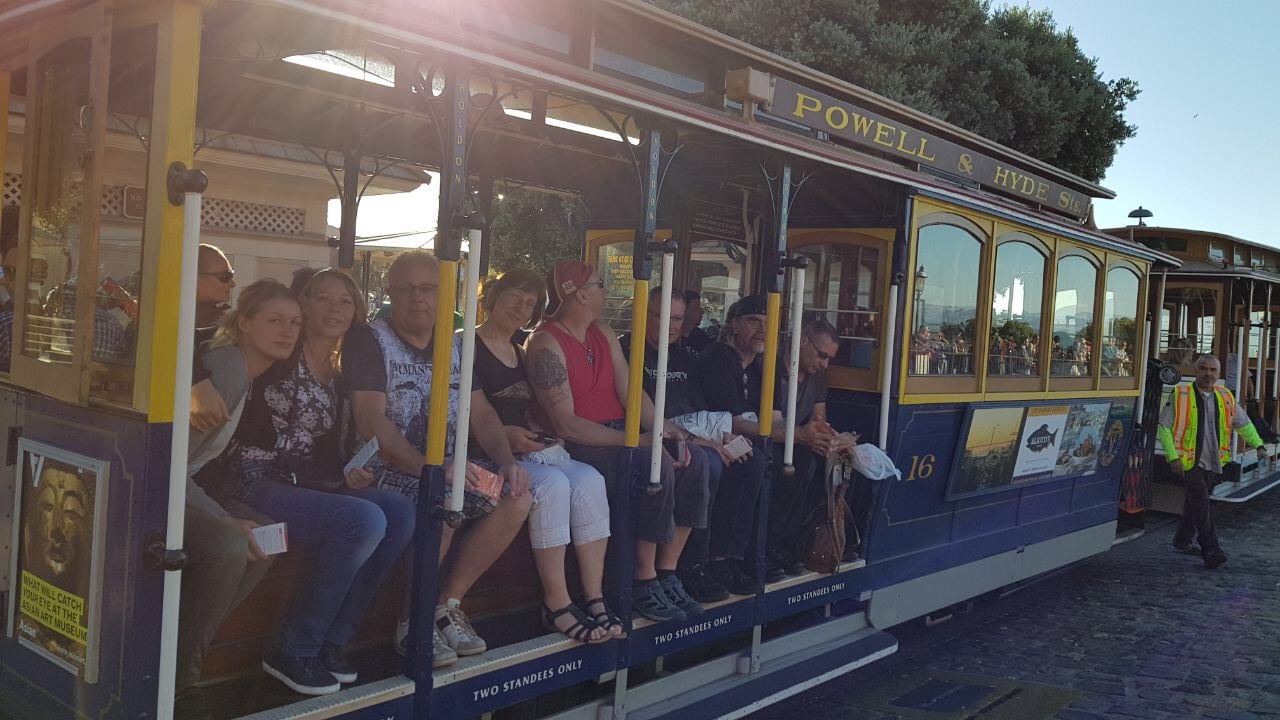 Truppe am Cable Car